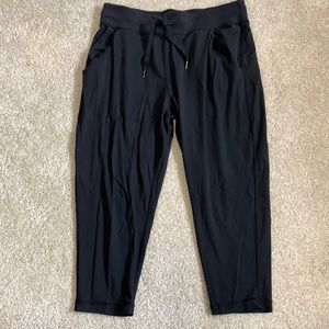 Lululemon stretchy crops